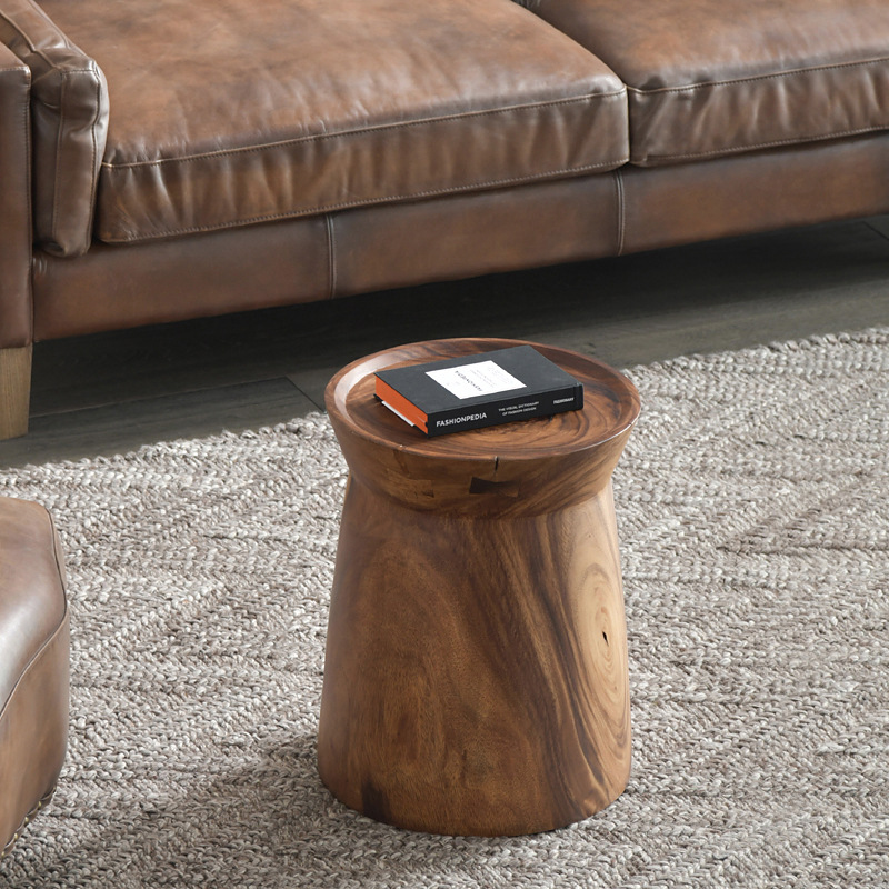 Outdoor Furniture Exhibition - Log pier nogueira ao ar livre
